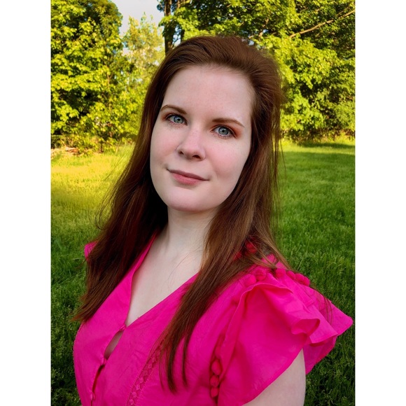 Meet your Posher, Cassandra - Picture 1 of 1